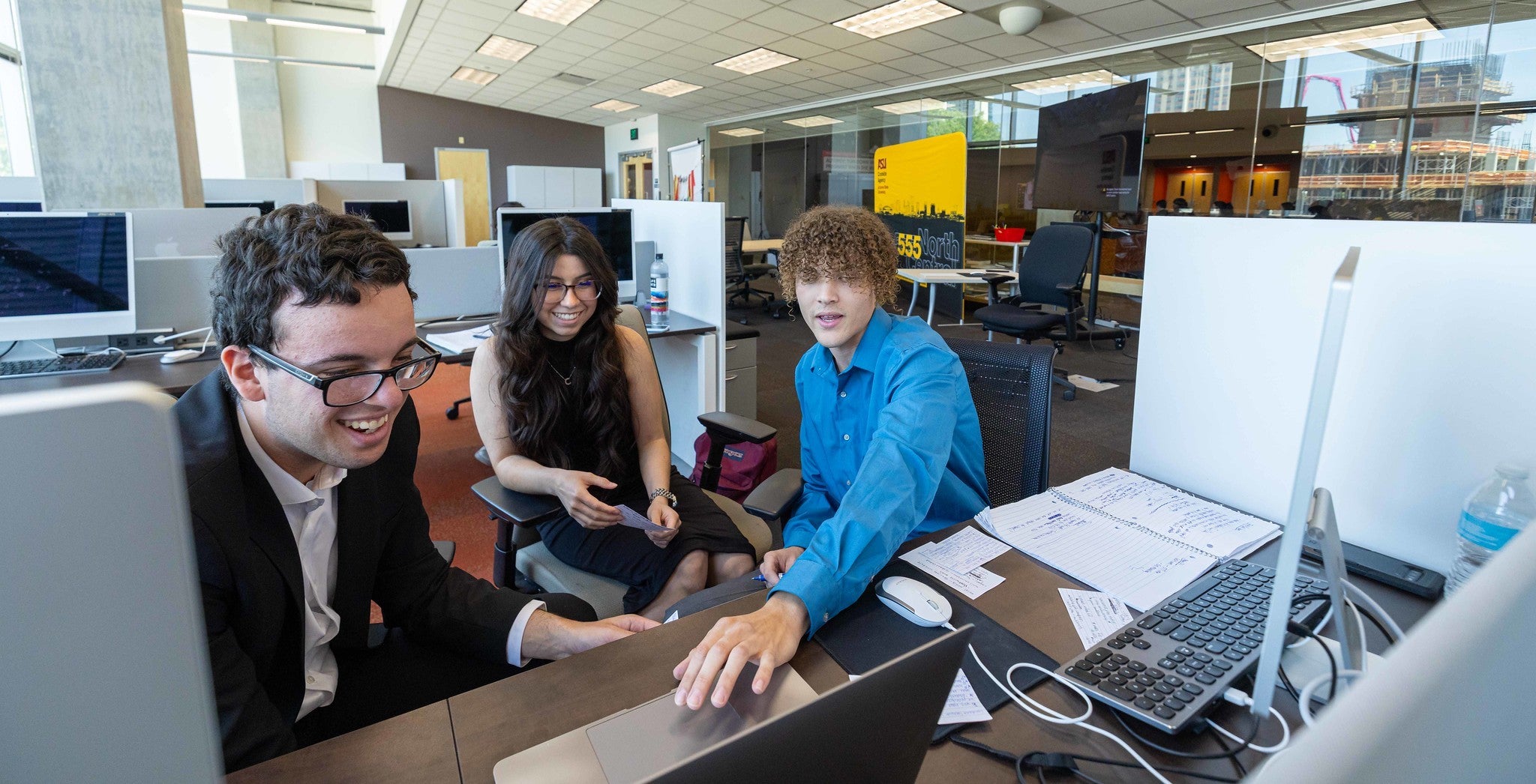 Students collaborate together on how to best serve one of the clients they are collaborating with at the Cronkite Agency.